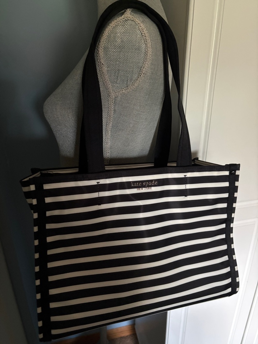 KATE SPADE black and white striped zipper small laptop tablet tote bag EUC